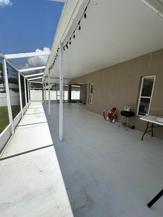 Activo con contrato: $2,700 (3 camas, 2 baños, 1835 Pies cuadrados)