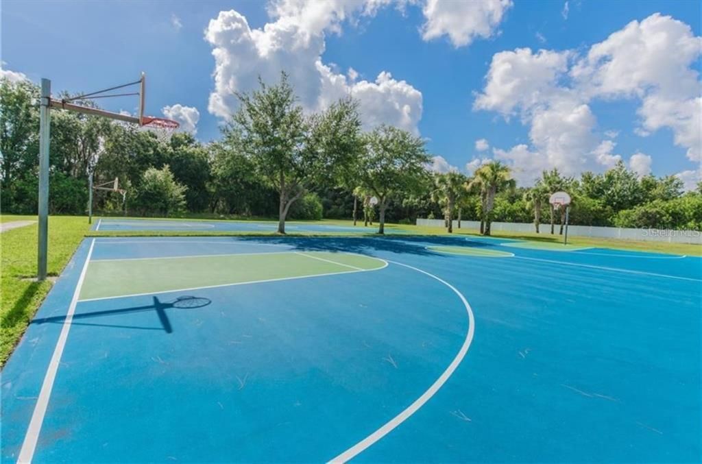 Activo con contrato: $2,700 (3 camas, 2 baños, 1835 Pies cuadrados)