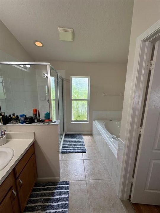 Activo con contrato: $2,700 (3 camas, 2 baños, 1835 Pies cuadrados)