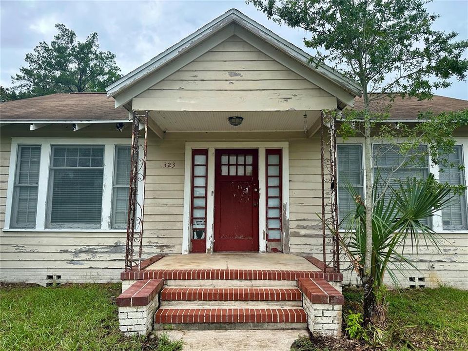 Active With Contract: $140,000 (2 beds, 1 baths, 999 Square Feet)