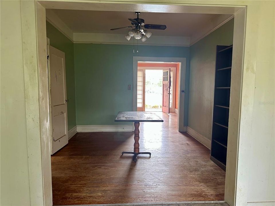 Active With Contract: $140,000 (2 beds, 1 baths, 999 Square Feet)