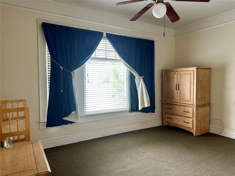 Active With Contract: $140,000 (2 beds, 1 baths, 999 Square Feet)