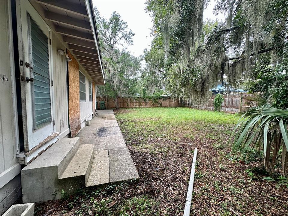 Active With Contract: $140,000 (2 beds, 1 baths, 999 Square Feet)