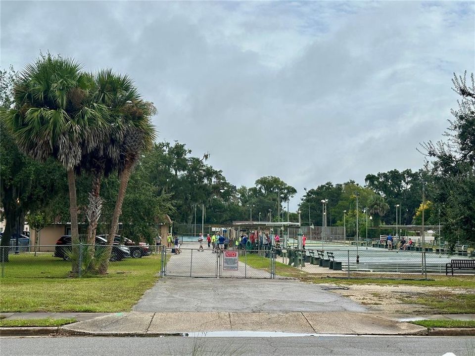 Active With Contract: $140,000 (2 beds, 1 baths, 999 Square Feet)