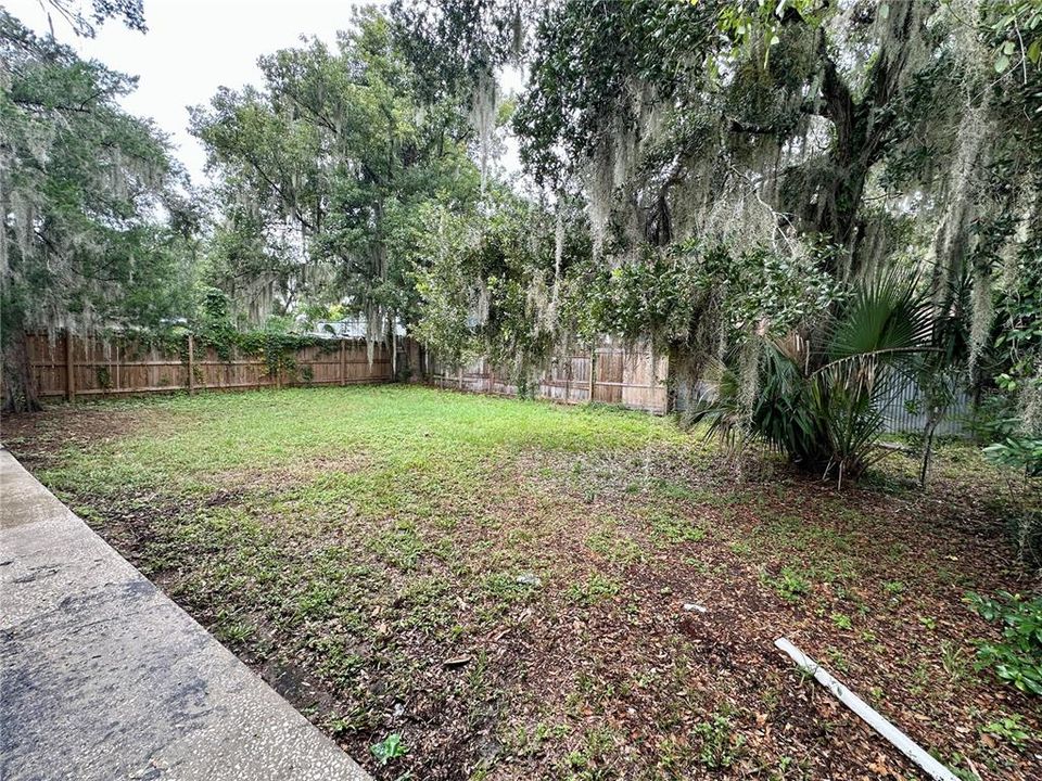 Active With Contract: $140,000 (2 beds, 1 baths, 999 Square Feet)