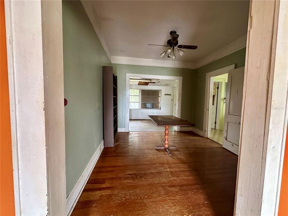 Active With Contract: $140,000 (2 beds, 1 baths, 999 Square Feet)