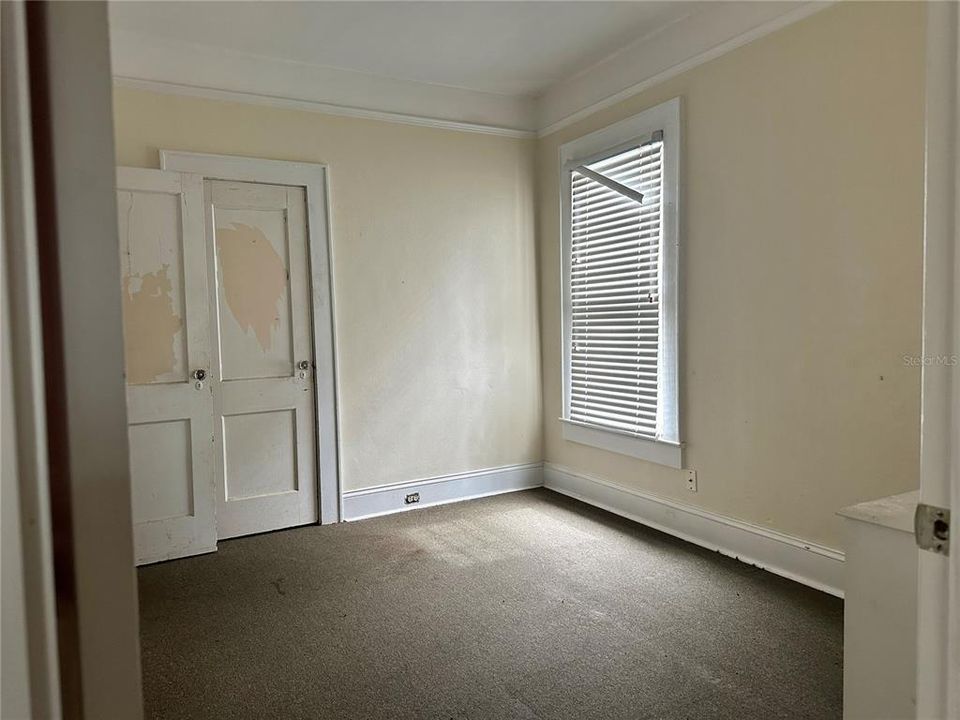 Active With Contract: $140,000 (2 beds, 1 baths, 999 Square Feet)