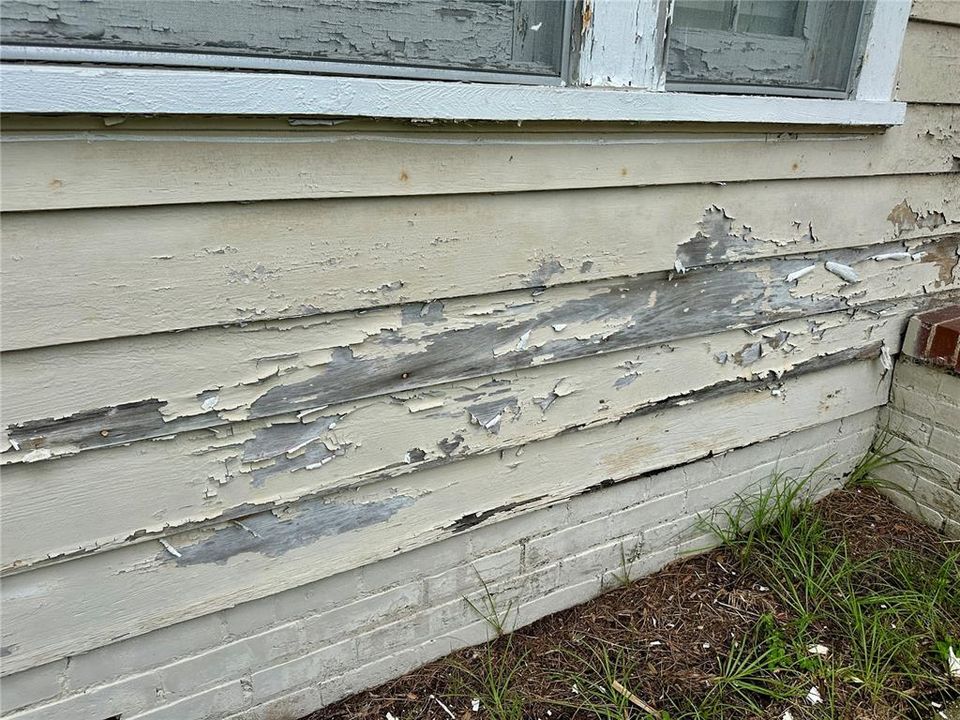 Active With Contract: $140,000 (2 beds, 1 baths, 999 Square Feet)