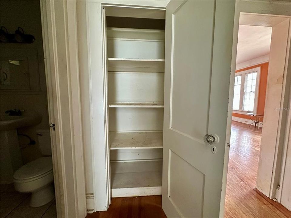 Active With Contract: $140,000 (2 beds, 1 baths, 999 Square Feet)