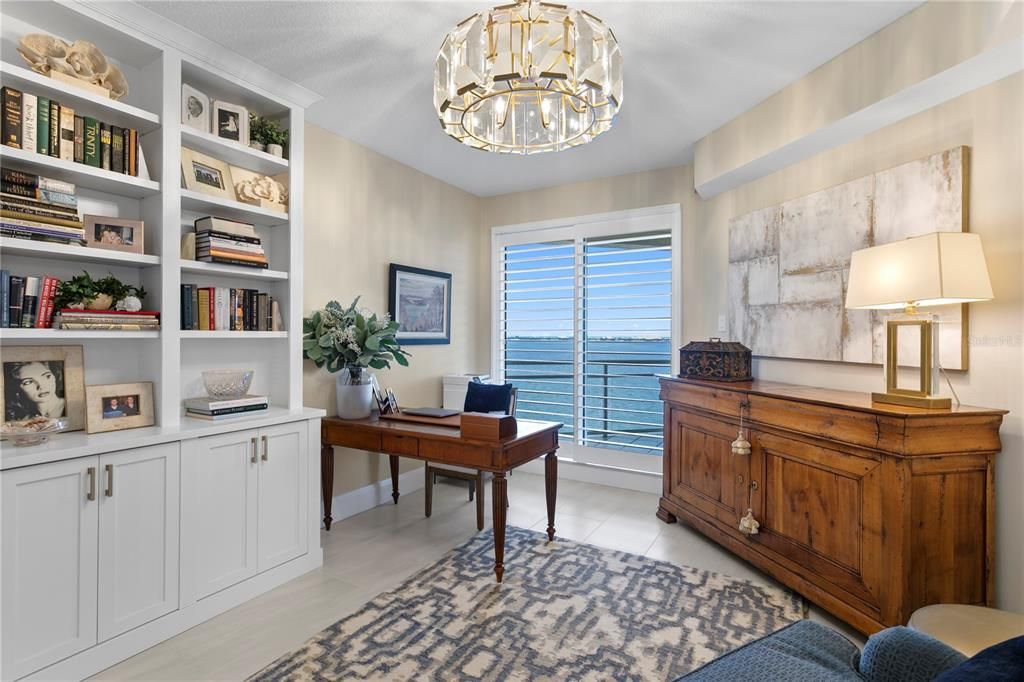 Под контрактом: $2,900,000 (3 спален, 3 ванн, 3316 Квадратных фут)