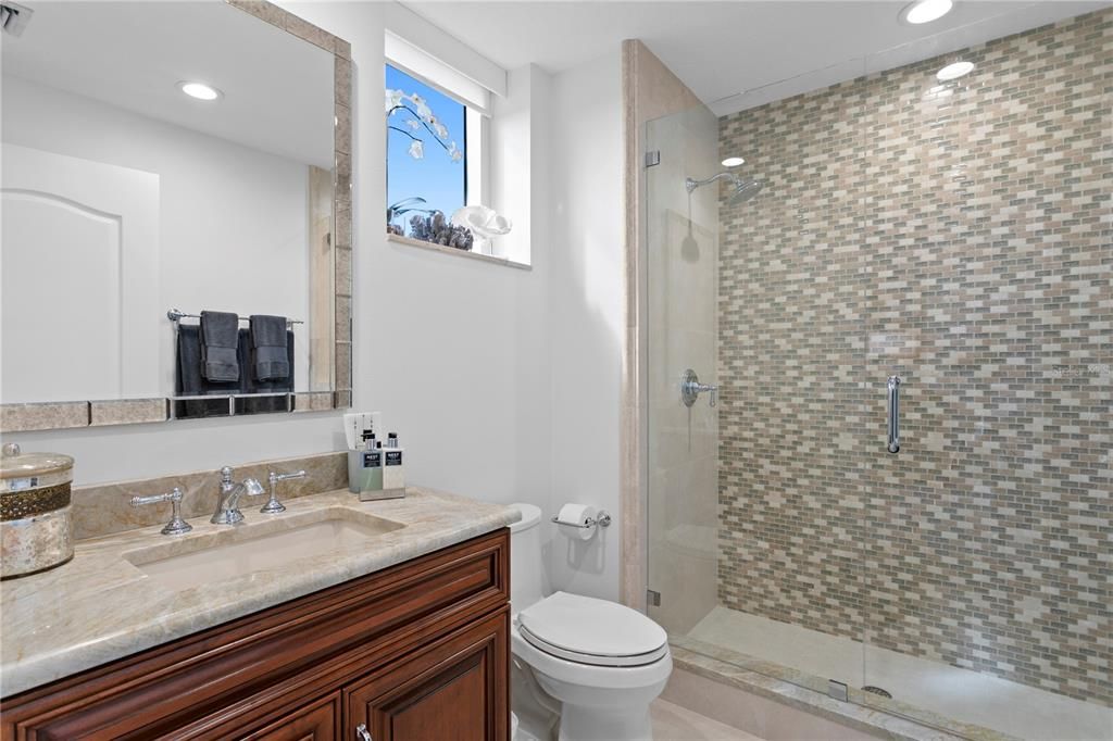 Под контрактом: $2,900,000 (3 спален, 3 ванн, 3316 Квадратных фут)