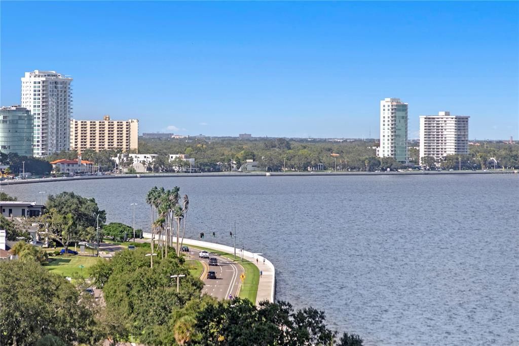 Под контрактом: $2,900,000 (3 спален, 3 ванн, 3316 Квадратных фут)