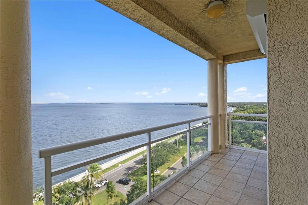 Под контрактом: $2,900,000 (3 спален, 3 ванн, 3316 Квадратных фут)