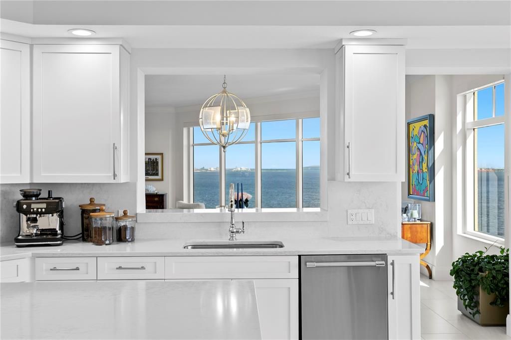 Под контрактом: $2,900,000 (3 спален, 3 ванн, 3316 Квадратных фут)