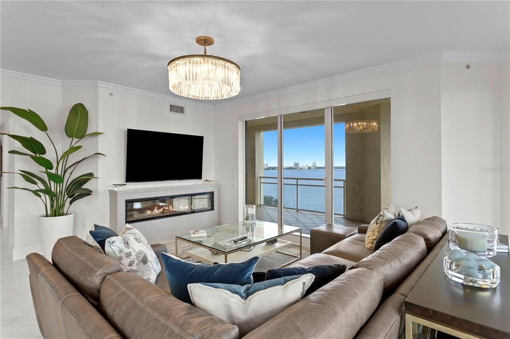 Под контрактом: $2,900,000 (3 спален, 3 ванн, 3316 Квадратных фут)