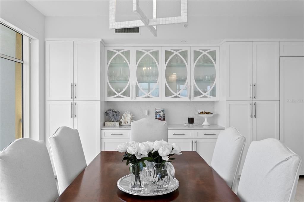 Под контрактом: $2,900,000 (3 спален, 3 ванн, 3316 Квадратных фут)