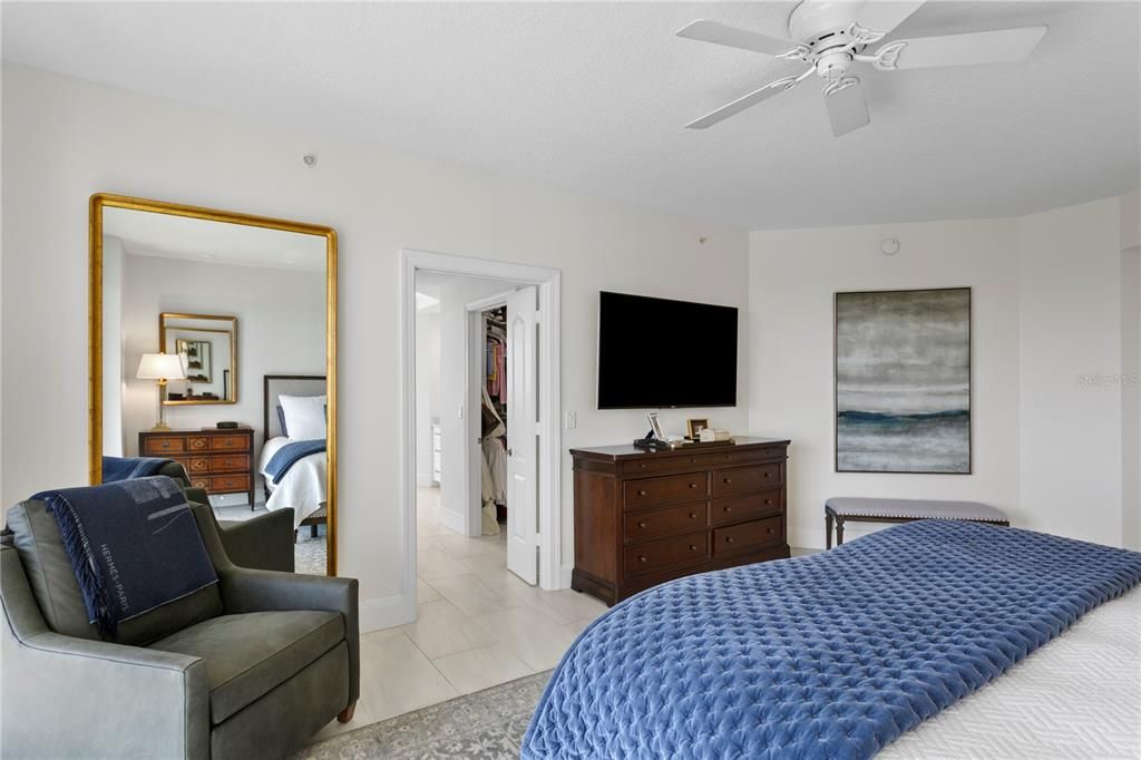 Под контрактом: $2,900,000 (3 спален, 3 ванн, 3316 Квадратных фут)