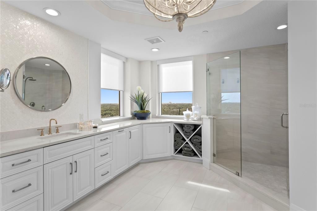 Под контрактом: $2,900,000 (3 спален, 3 ванн, 3316 Квадратных фут)