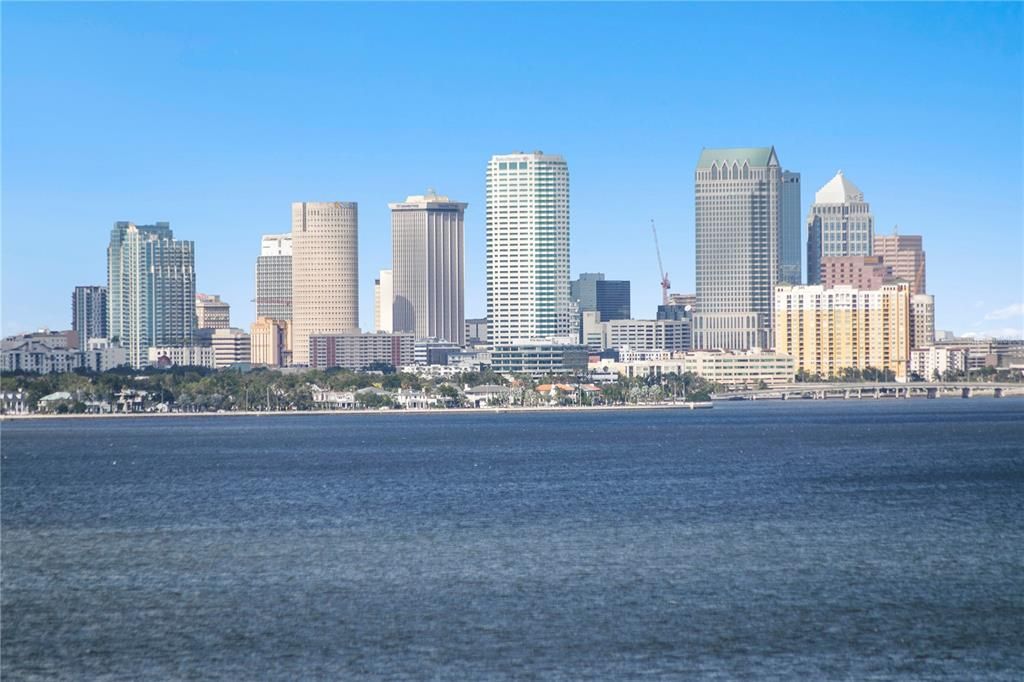 Под контрактом: $2,900,000 (3 спален, 3 ванн, 3316 Квадратных фут)