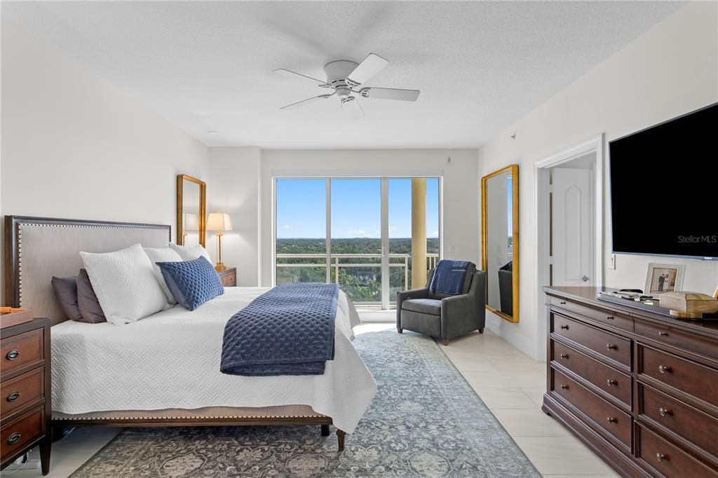 Под контрактом: $2,900,000 (3 спален, 3 ванн, 3316 Квадратных фут)