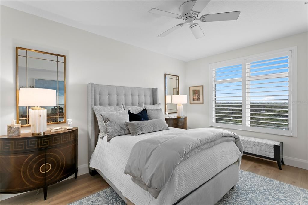 Под контрактом: $2,900,000 (3 спален, 3 ванн, 3316 Квадратных фут)