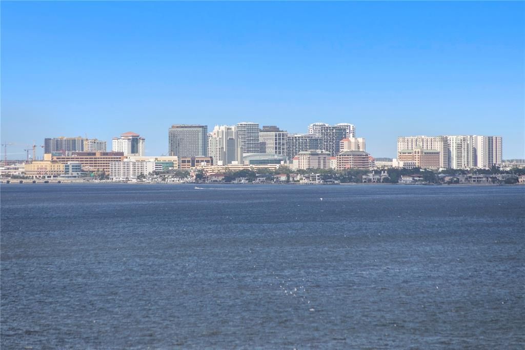 Под контрактом: $2,900,000 (3 спален, 3 ванн, 3316 Квадратных фут)