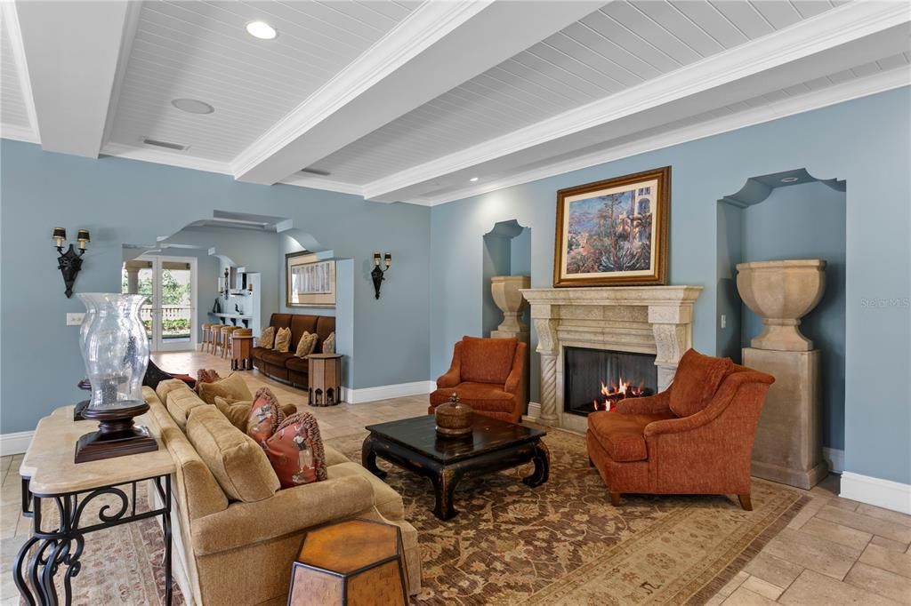 Под контрактом: $2,900,000 (3 спален, 3 ванн, 3316 Квадратных фут)