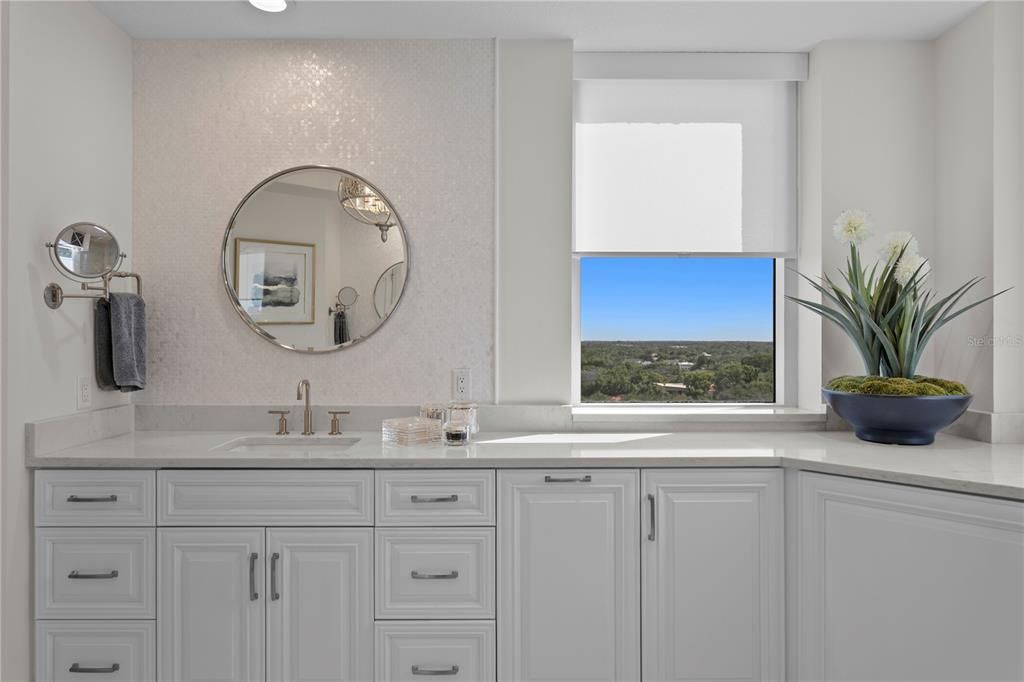 Под контрактом: $2,900,000 (3 спален, 3 ванн, 3316 Квадратных фут)