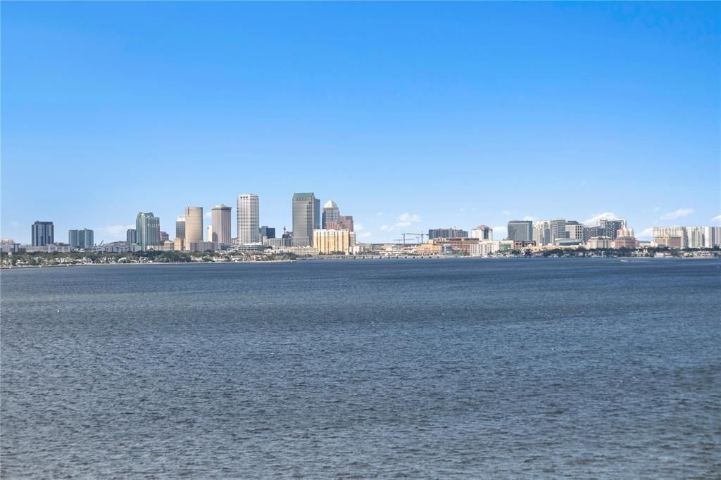 Под контрактом: $2,900,000 (3 спален, 3 ванн, 3316 Квадратных фут)