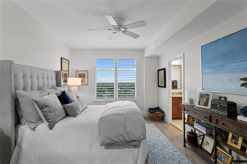 Под контрактом: $2,900,000 (3 спален, 3 ванн, 3316 Квадратных фут)