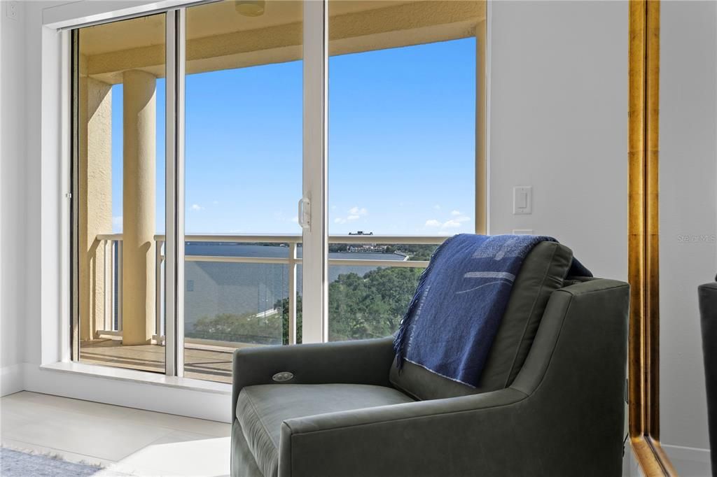 Под контрактом: $2,900,000 (3 спален, 3 ванн, 3316 Квадратных фут)