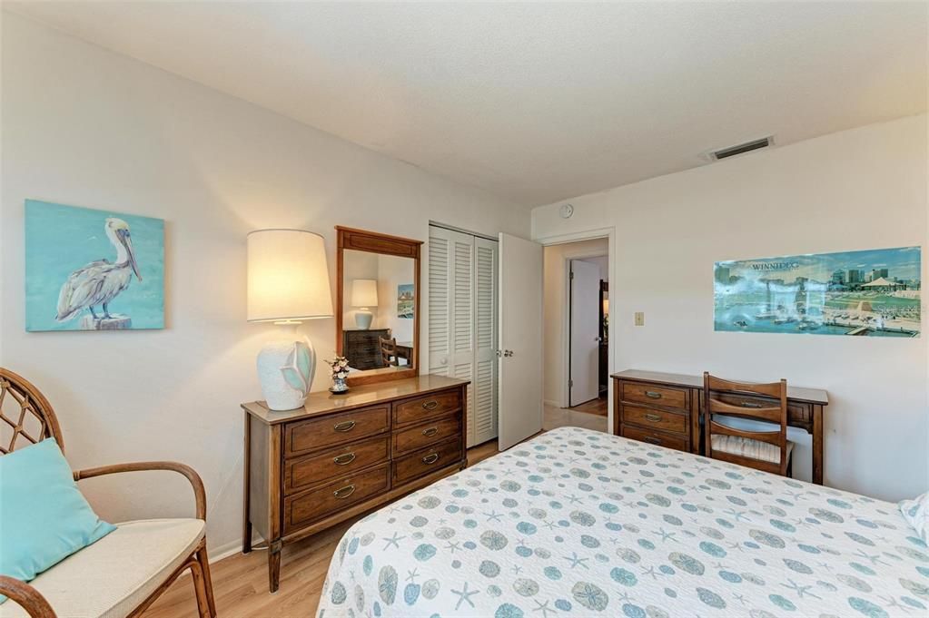 Под контрактом: $309,000 (2 спален, 1 ванн, 794 Квадратных фут)