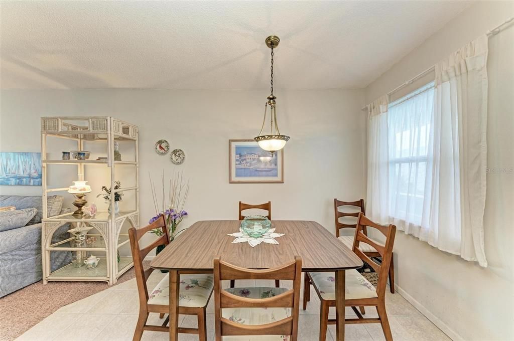 Под контрактом: $309,000 (2 спален, 1 ванн, 794 Квадратных фут)