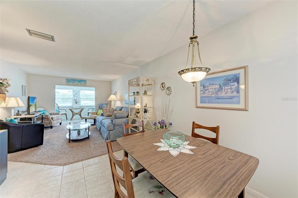 Под контрактом: $309,000 (2 спален, 1 ванн, 794 Квадратных фут)