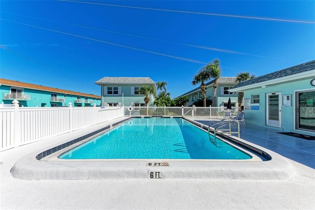 Под контрактом: $309,000 (2 спален, 1 ванн, 794 Квадратных фут)