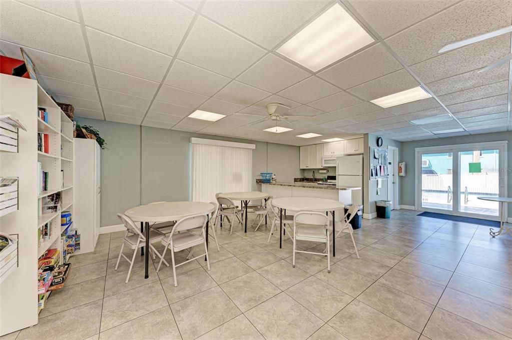 Под контрактом: $309,000 (2 спален, 1 ванн, 794 Квадратных фут)