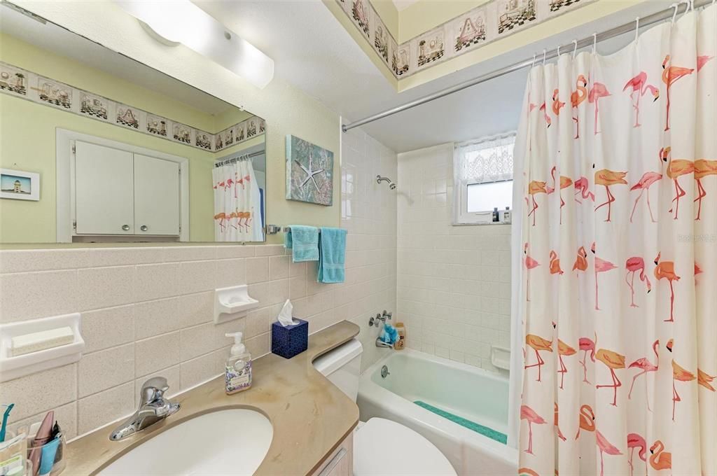 Под контрактом: $309,000 (2 спален, 1 ванн, 794 Квадратных фут)