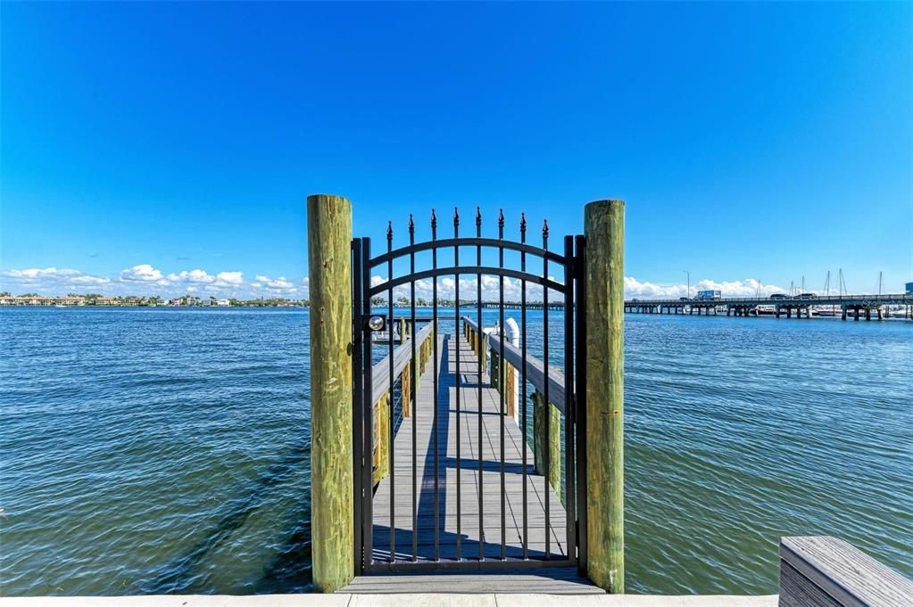 Под контрактом: $309,000 (2 спален, 1 ванн, 794 Квадратных фут)