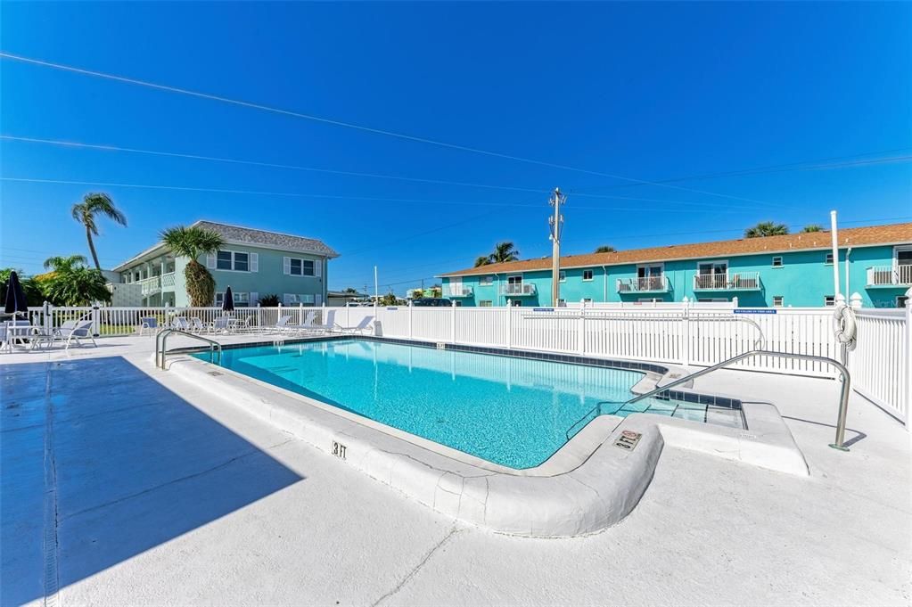 Под контрактом: $309,000 (2 спален, 1 ванн, 794 Квадратных фут)