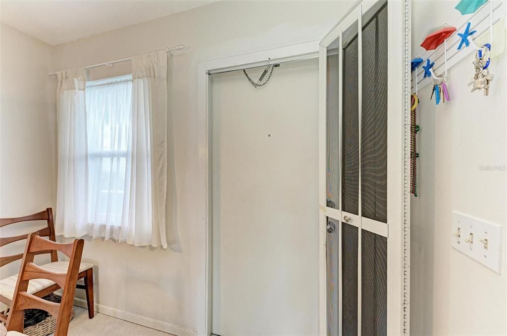 Под контрактом: $309,000 (2 спален, 1 ванн, 794 Квадратных фут)