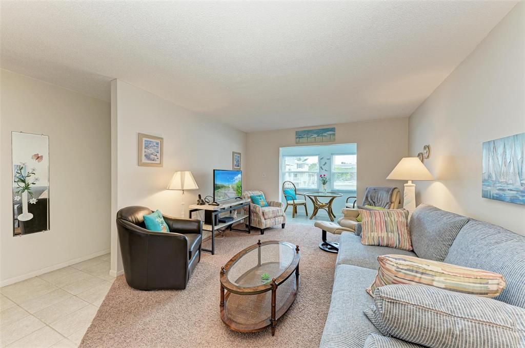 Под контрактом: $309,000 (2 спален, 1 ванн, 794 Квадратных фут)