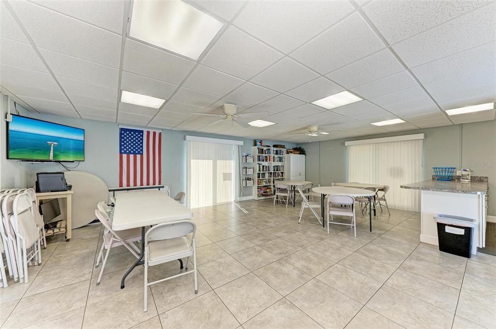 Под контрактом: $309,000 (2 спален, 1 ванн, 794 Квадратных фут)