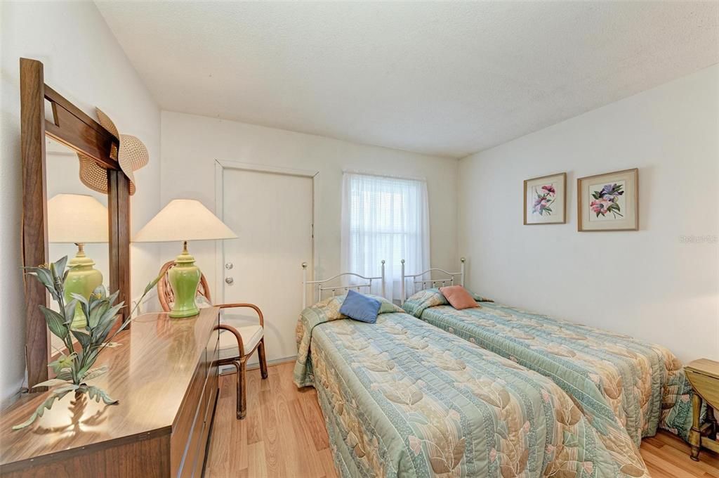 Под контрактом: $309,000 (2 спален, 1 ванн, 794 Квадратных фут)