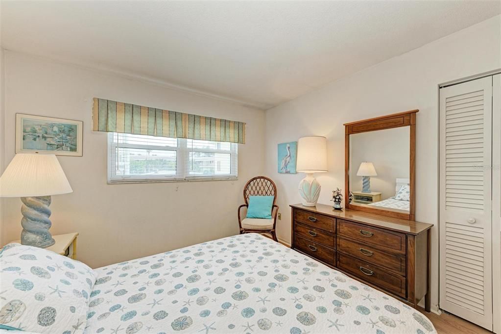 Под контрактом: $309,000 (2 спален, 1 ванн, 794 Квадратных фут)