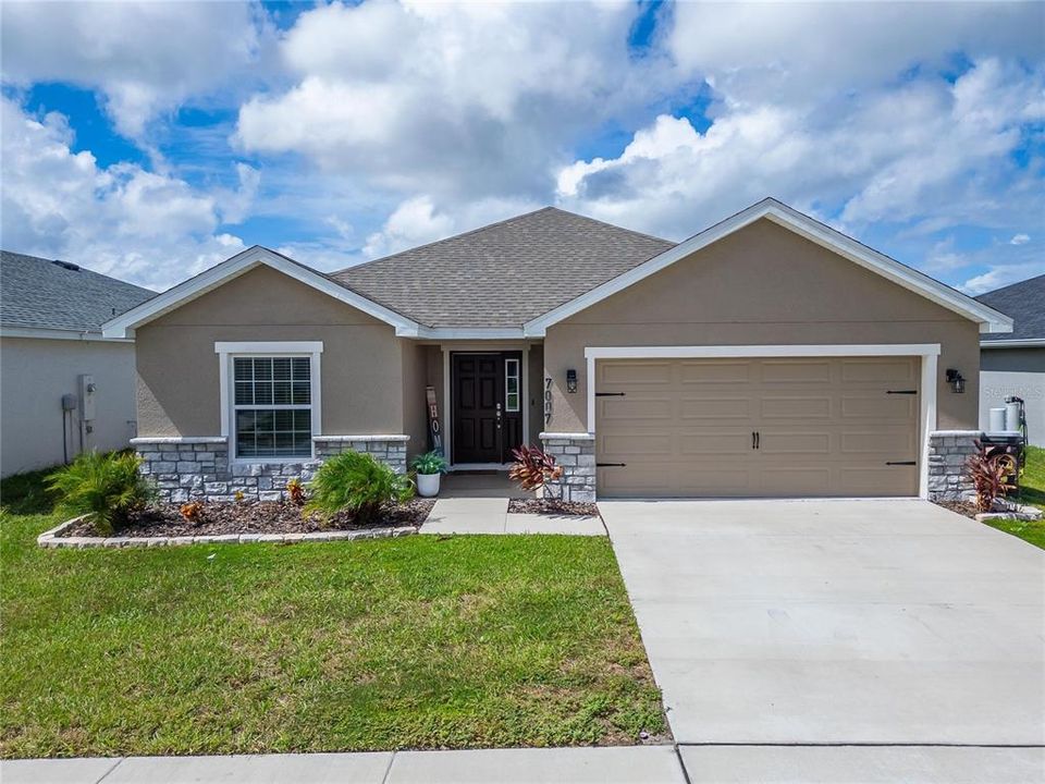 Vendido Recientemente: $419,999 (4 camas, 2 baños, 2005 Pies cuadrados)