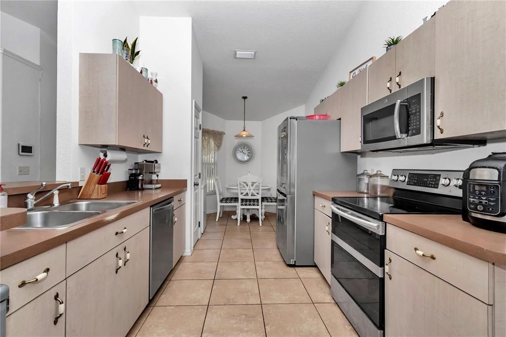 En Venta: $285,000 (4 camas, 2 baños, 1777 Pies cuadrados)