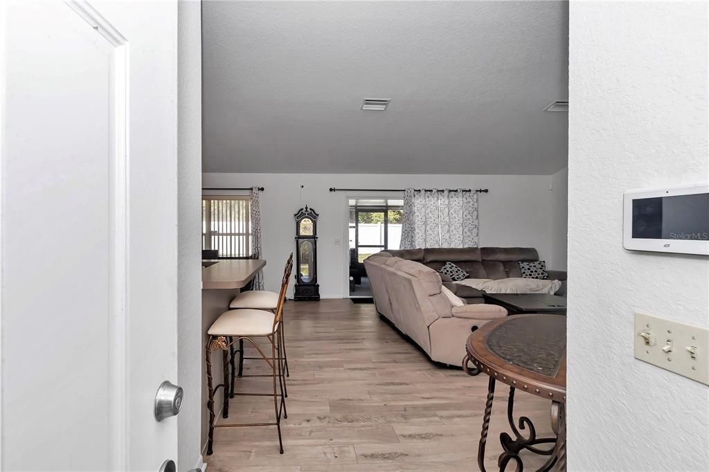 En Venta: $285,000 (4 camas, 2 baños, 1777 Pies cuadrados)