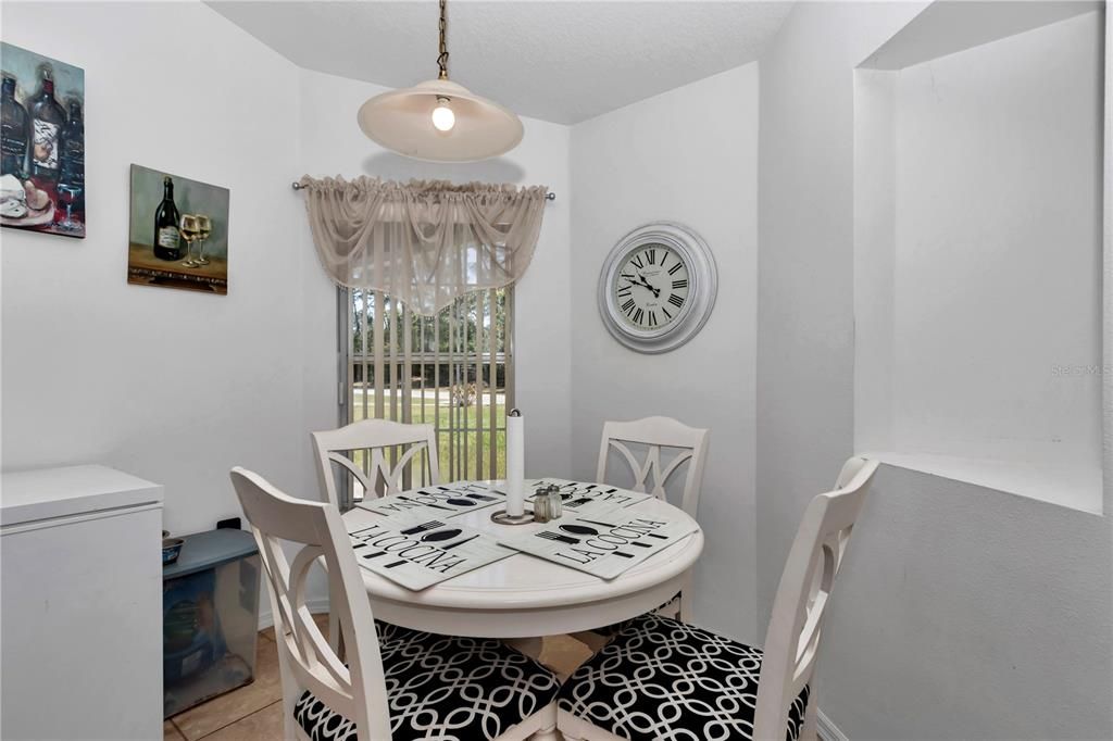 En Venta: $285,000 (4 camas, 2 baños, 1777 Pies cuadrados)