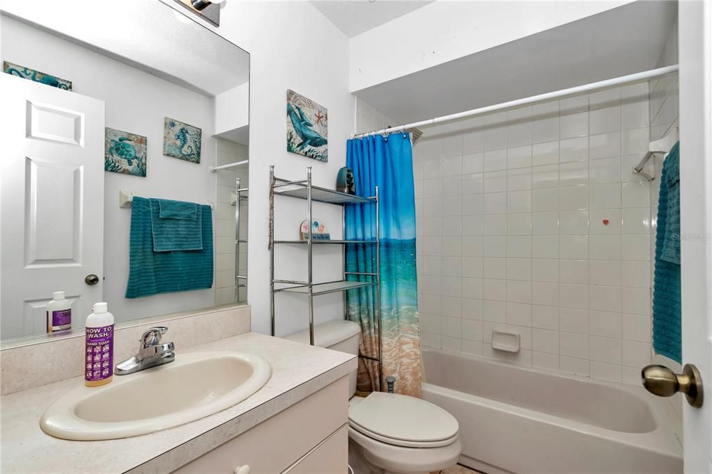 En Venta: $285,000 (4 camas, 2 baños, 1777 Pies cuadrados)