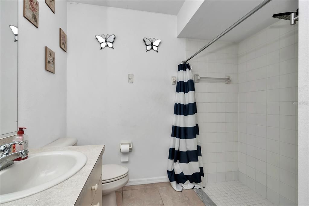 En Venta: $285,000 (4 camas, 2 baños, 1777 Pies cuadrados)